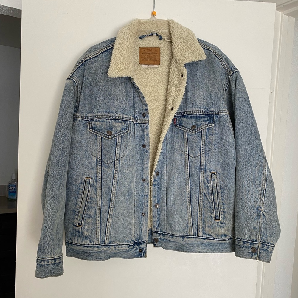 Levi’s Faux Shearling Trim Oversize Denim Trucker Jacket Size M